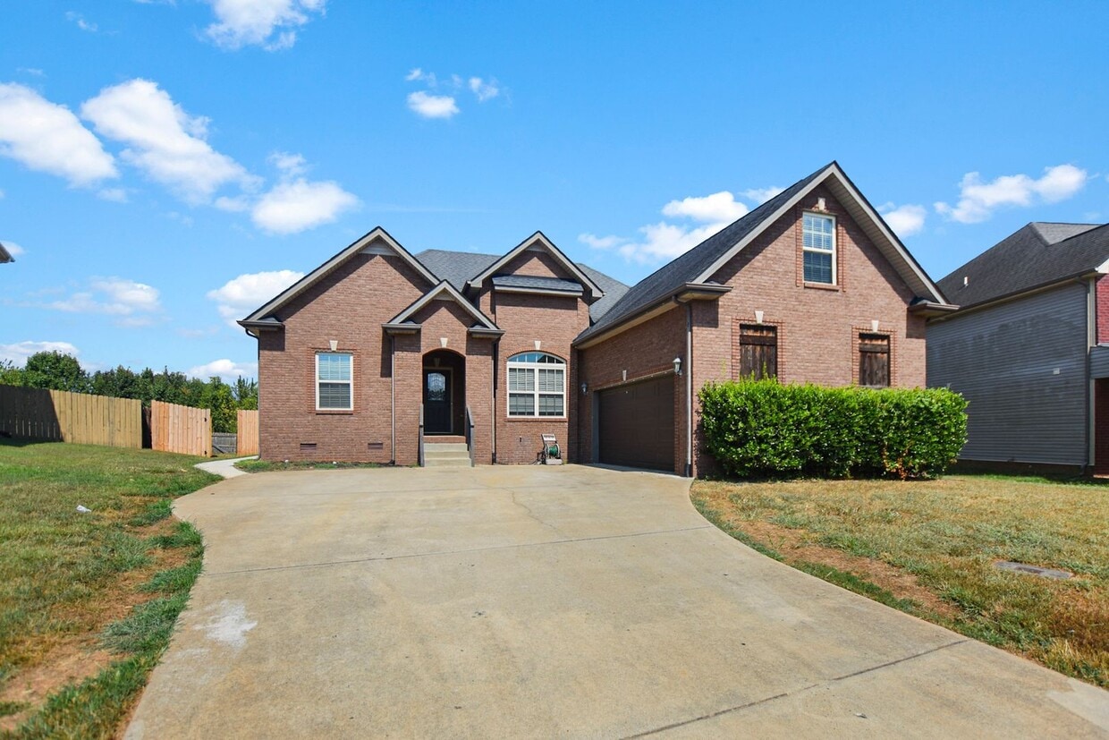 Foto principal - Pet Friendly Three Bedroom with Bonus!