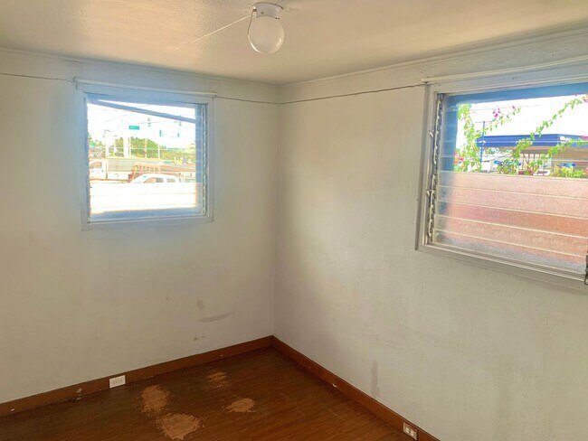 Building Photo - 92 S. Wakea Avenue-Cottage