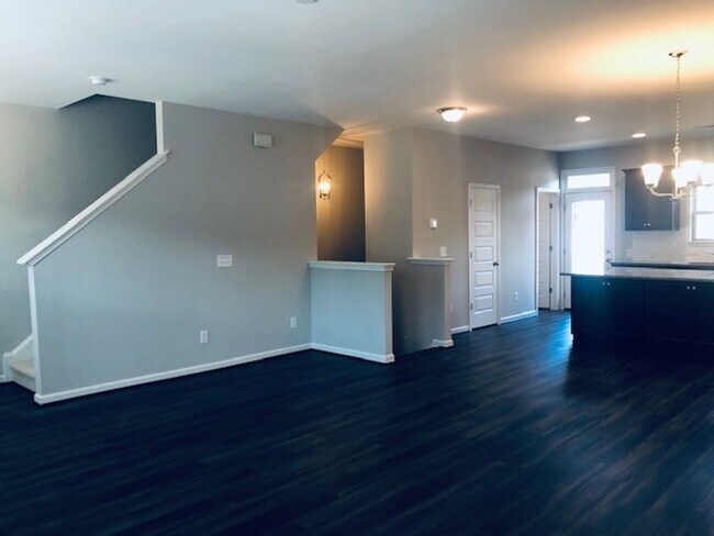 Foto del edificio - 1012 Lathrop Ln