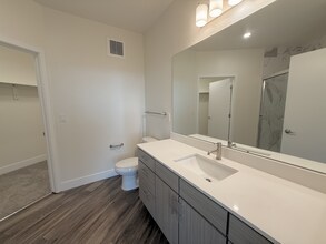 primary-bathroom-high-line-pointe-B5-2x2.5-1301-600-pikes-peak-3-13-2026.JPG - High Line Pointe