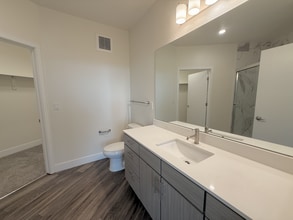 primary-bathroom-high-line-pointe-B5-2x2.5-1301-600-pikes-peak-3-13-2026.JPG - High Line Pointe