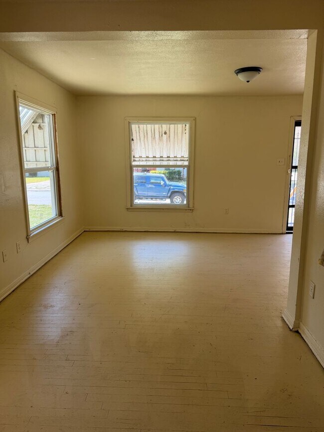 Foto del edificio - 3833 Rolando Ave