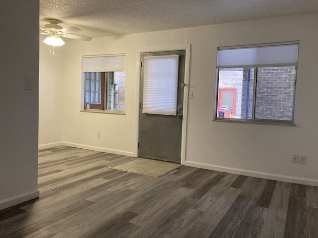 Building Photo - Recently Renovated 1BR! Lovely Kitchen, Ba...