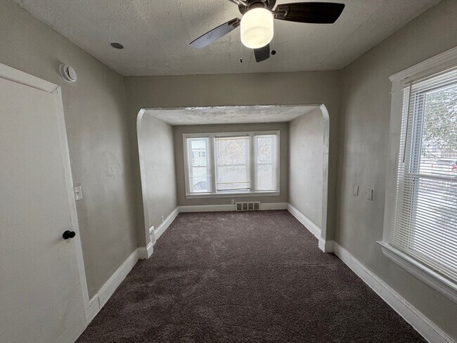 Foto del edificio - 2841 E 127th St