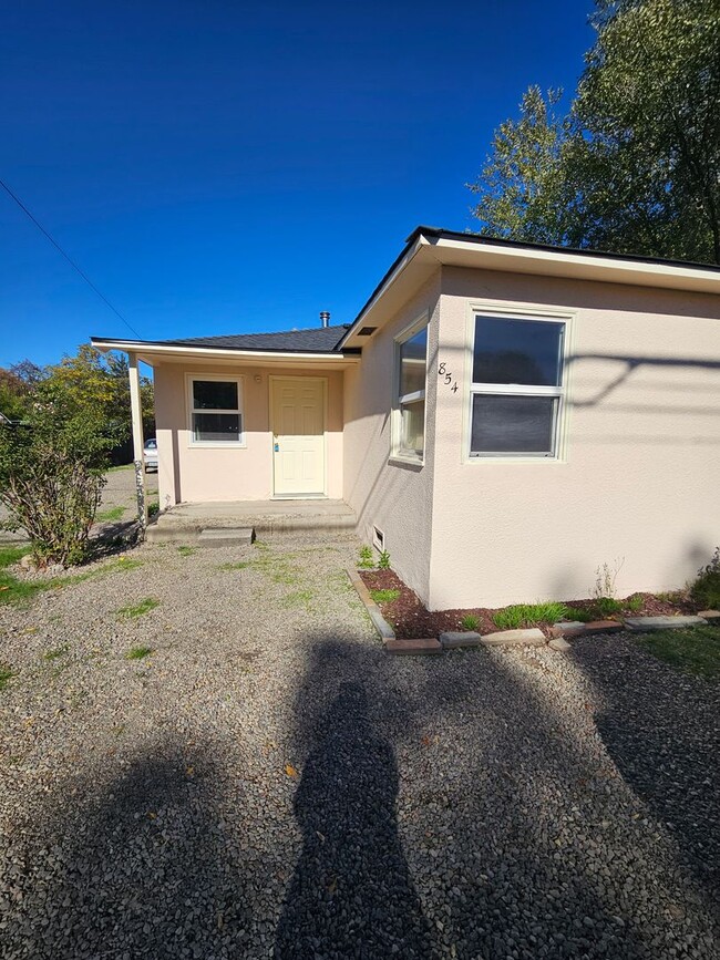 Building Photo - 1-854 1/2 W Stewart Ave