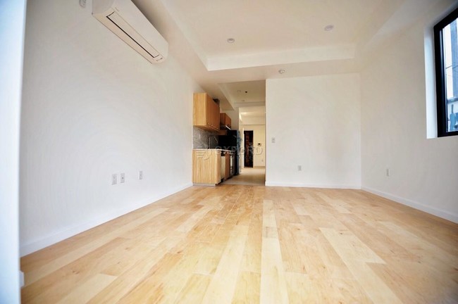 Foto del edificio - 227 Grand St