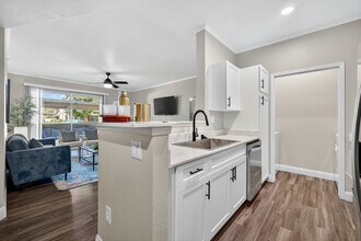 Building Photo - Cobble Oaks