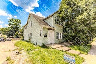 Building Photo - 611 W Jackson St