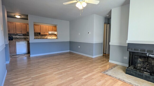 Foto del edificio - 1965 N Hicks Rd