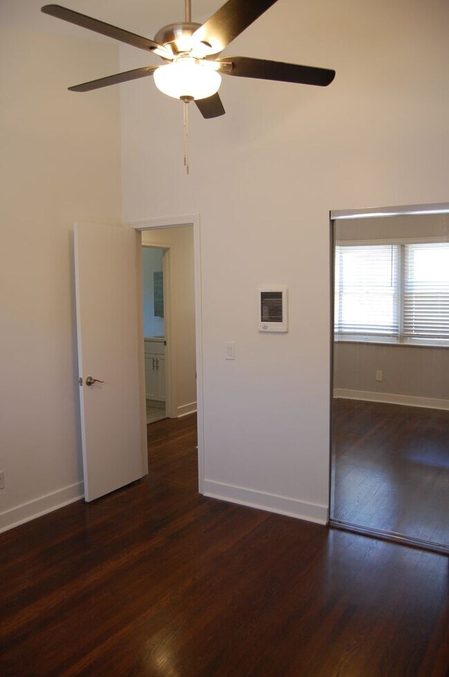 Building Photo - Newly Remodeled 2BR/2BA House in Hillcrest...