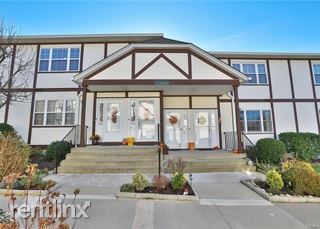 Primary Photo - 554 E Crooked Hill Rd