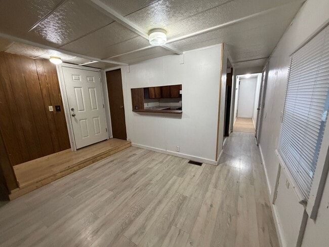 Building Photo - 3 bed 1 bath mobile home