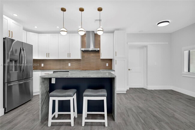 Foto del edificio - 1566 NE 174th St
