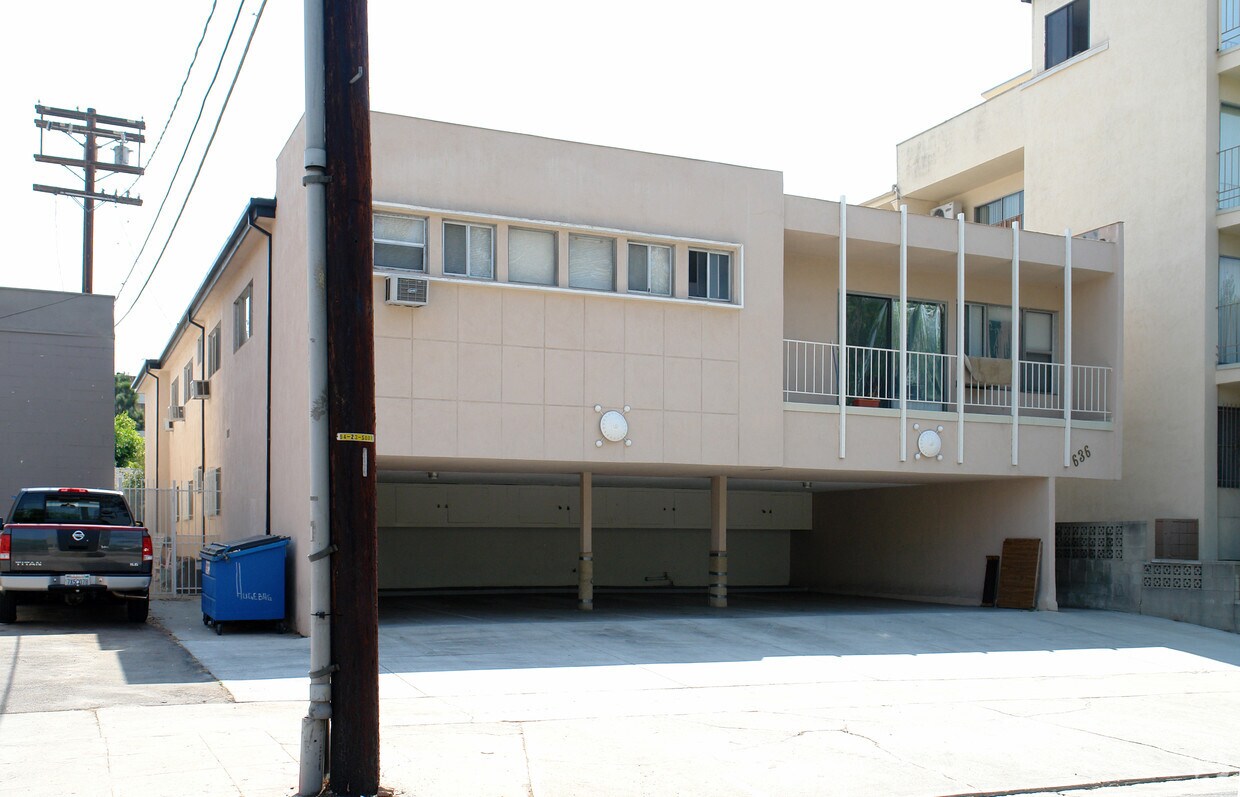 Building Photo - 636 N Flores St