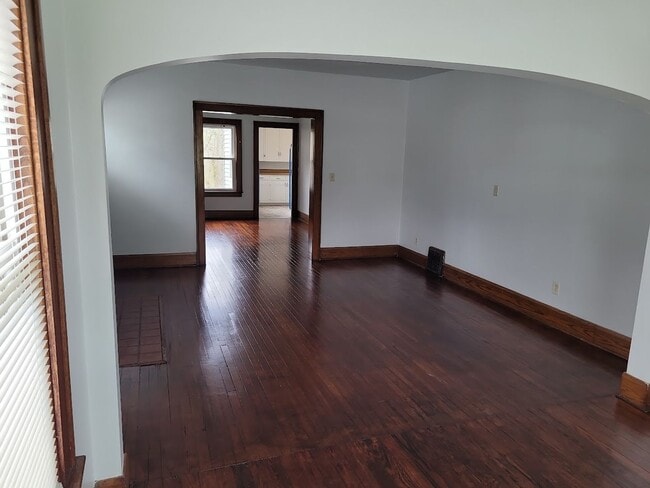Building Photo - 763 Alden St