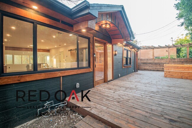 Foto del edificio - Rustic Inspired, Spacious Two Bedroom Stan...