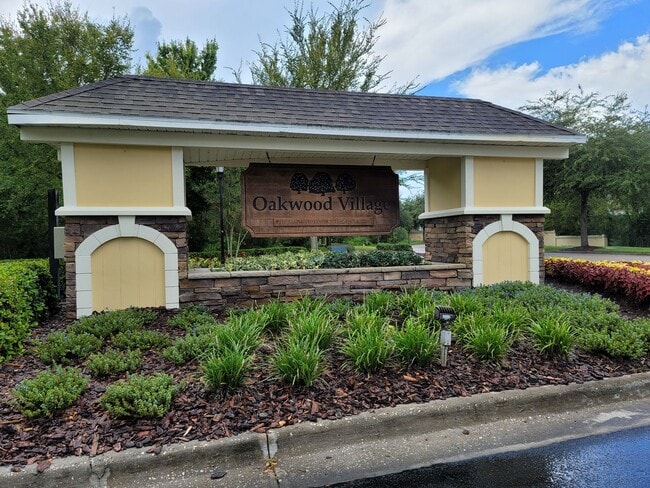 Building Photo - Home is in the Heart of New Tampa