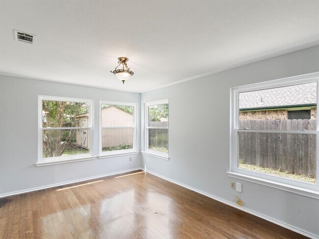 Foto del edificio - 410 Steeplechase Dr