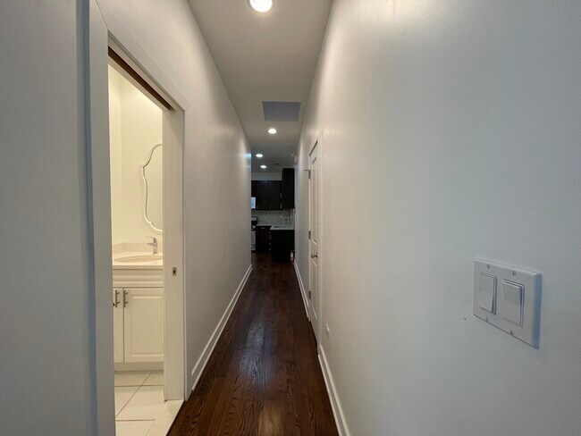 Foto del edificio - 3112 N California Ave