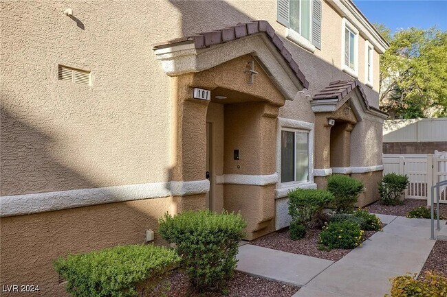 Foto del edificio - 1066 Pleasure Ln