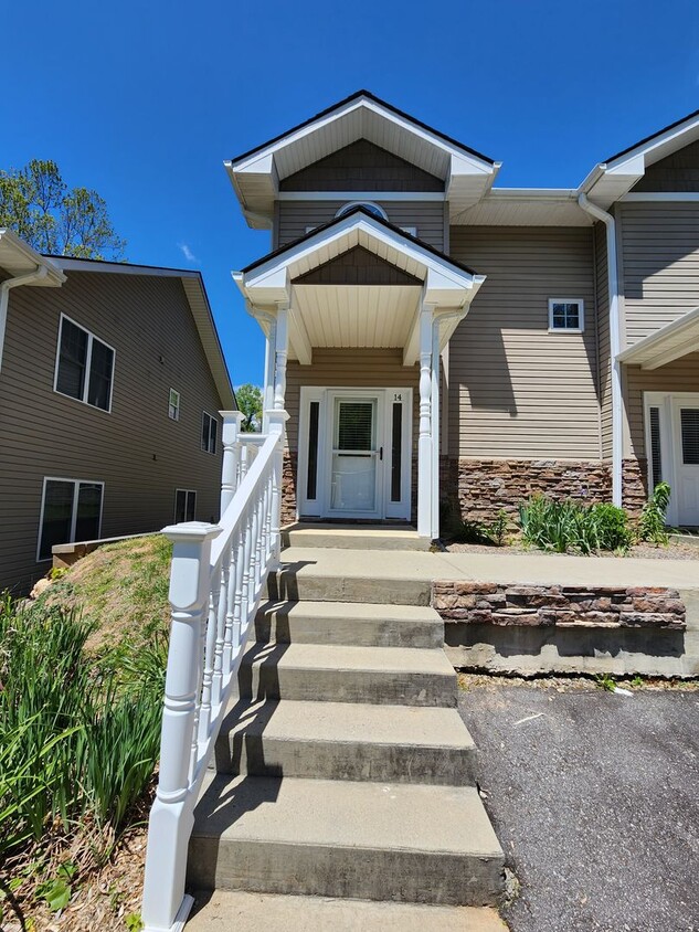 Primary Photo - Swannanoa Townhouse