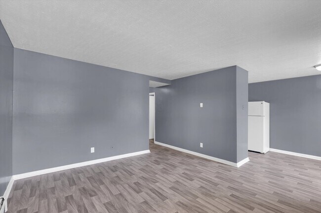 Foto del edificio - Spacious 1–3 Bedroom Apartments in South Louisville | Cedar Chase