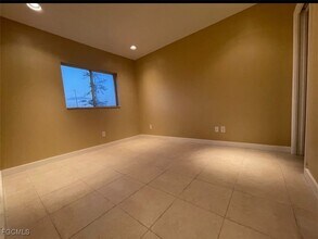 Building Photo - 621 Joel Blvd