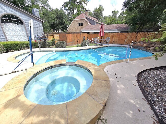 Foto del edificio - 560 Brandon Rd