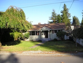 Building Photo - 808 Warner St