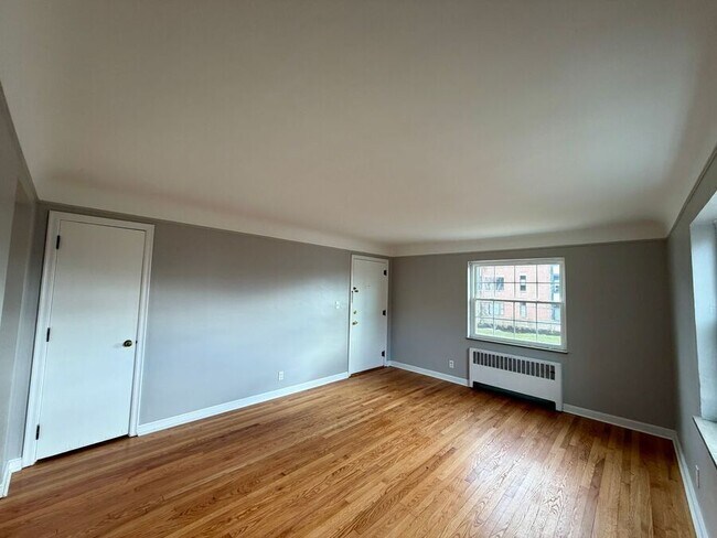 Foto del edificio - 6912 Murray Ave