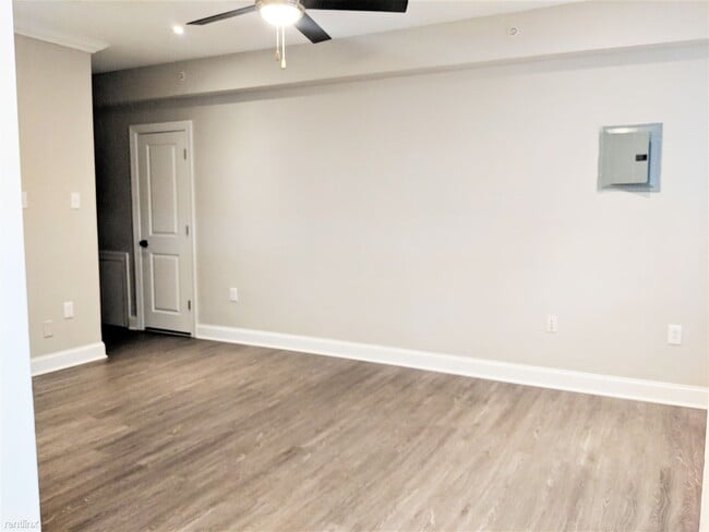 Building Photo - Studio, 1 bath Apartment - Surrey Hall G102
