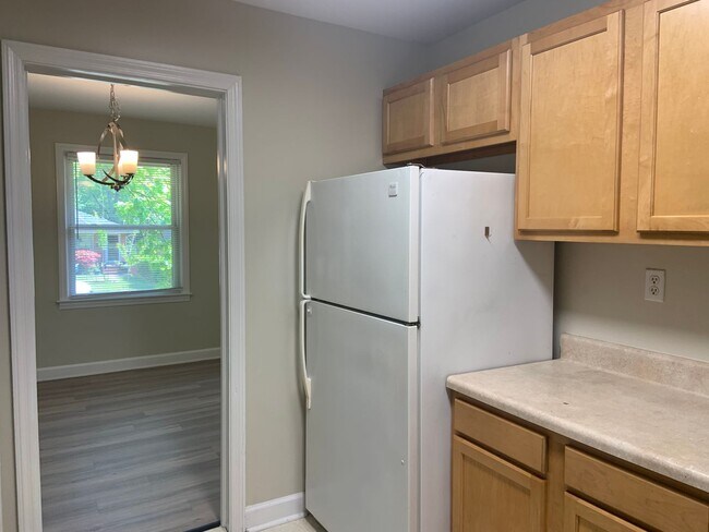 Building Photo - Adorable 3 Bedroom in College Hill