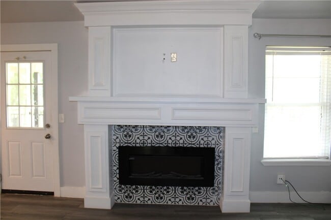 Building Photo - 5475 Walden St
