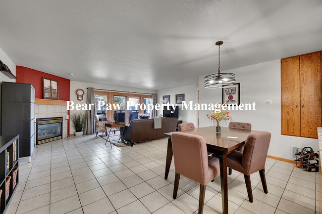 Building Photo - "Charming 2-Bedroom Condo with 2 Full Bath...
