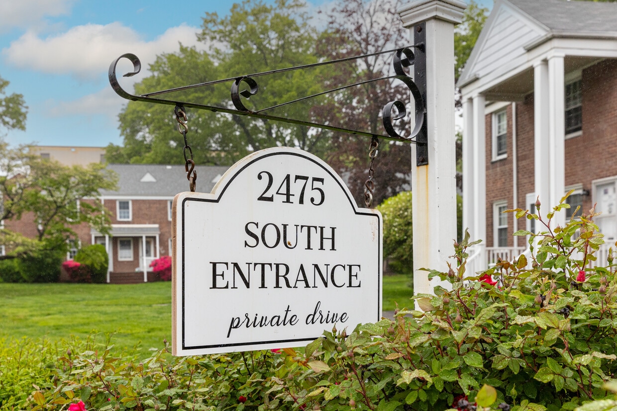 Photo - 2475 Summer St (Stamford, CT)