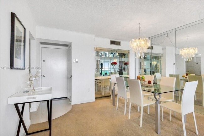 Foto del edificio - 3701 N Country Club Dr