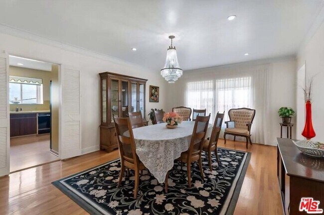Foto del edificio - 10529 Ashton Ave