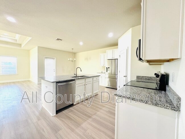 Building Photo - 115 Moonraker Cir