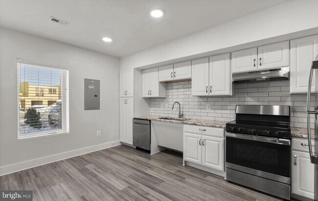 Foto del edificio - 19520 Village Walk Dr