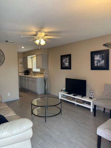 Photo - 7318 Dearborn St Apartment