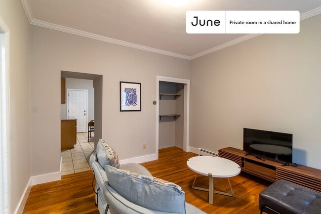 Photo - Private bedroom in 5 bed/2 bath Home