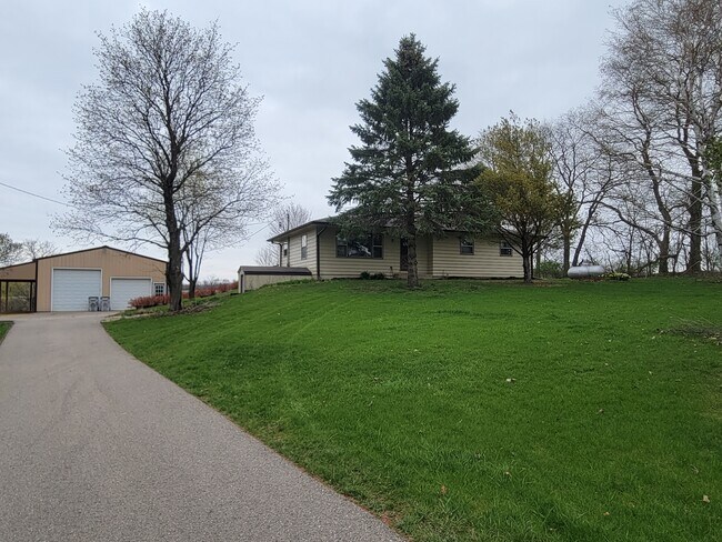Foto del edificio - 5727 E Freedom Ln