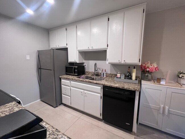 Foto del edificio - 8055 E Thomas Rd