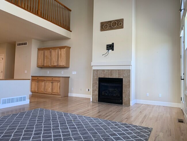 Building Photo - 3397 Fantasy Pl