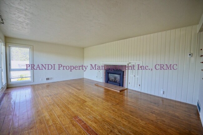 Foto del edificio - Central San Rafael Home with Awesome Mt. T...