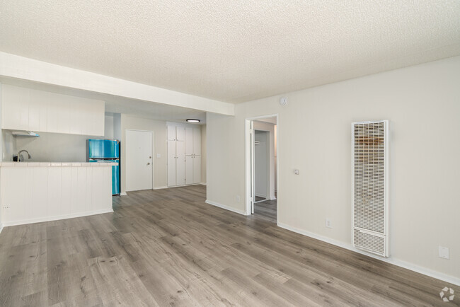 1BR, 1BA - 670SF - Living Room - Roscoe Canoga LLC