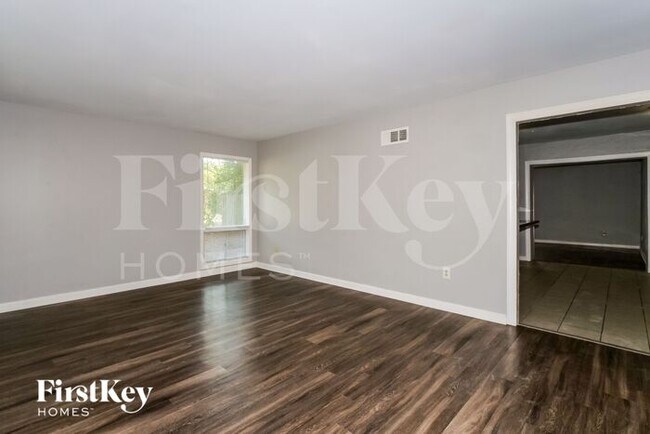 Foto del edificio - 5183 Warfield Dr