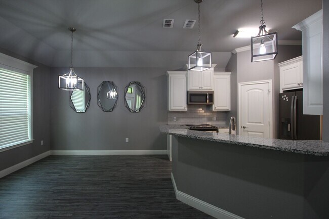Foto del edificio - Coming Soon! Stunning 3 Bed 2 Bath Home on...