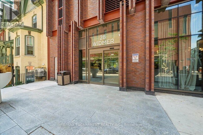 Building Photo - 28 Widmer St