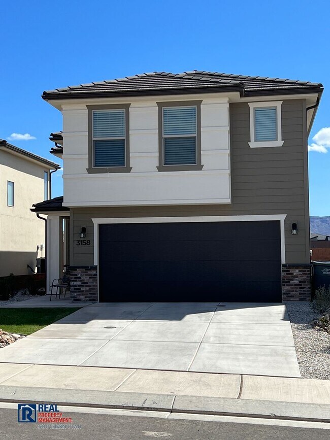 Foto del edificio - Large 4 Bedroom home in Desert Hollows